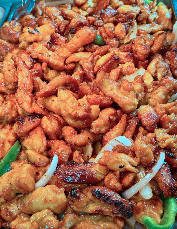 Chicken with peppers and onions in a buffet tray