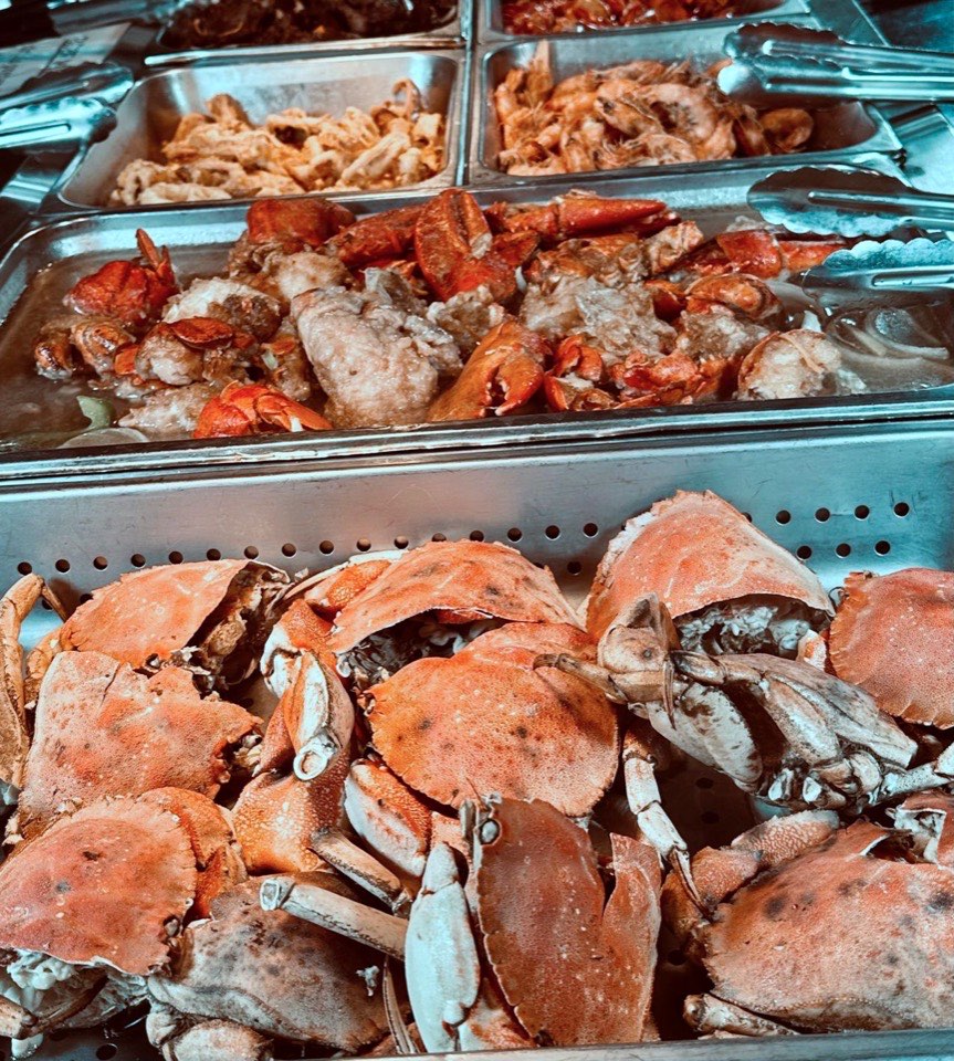 Steamed crabs and lobster on the buffet line